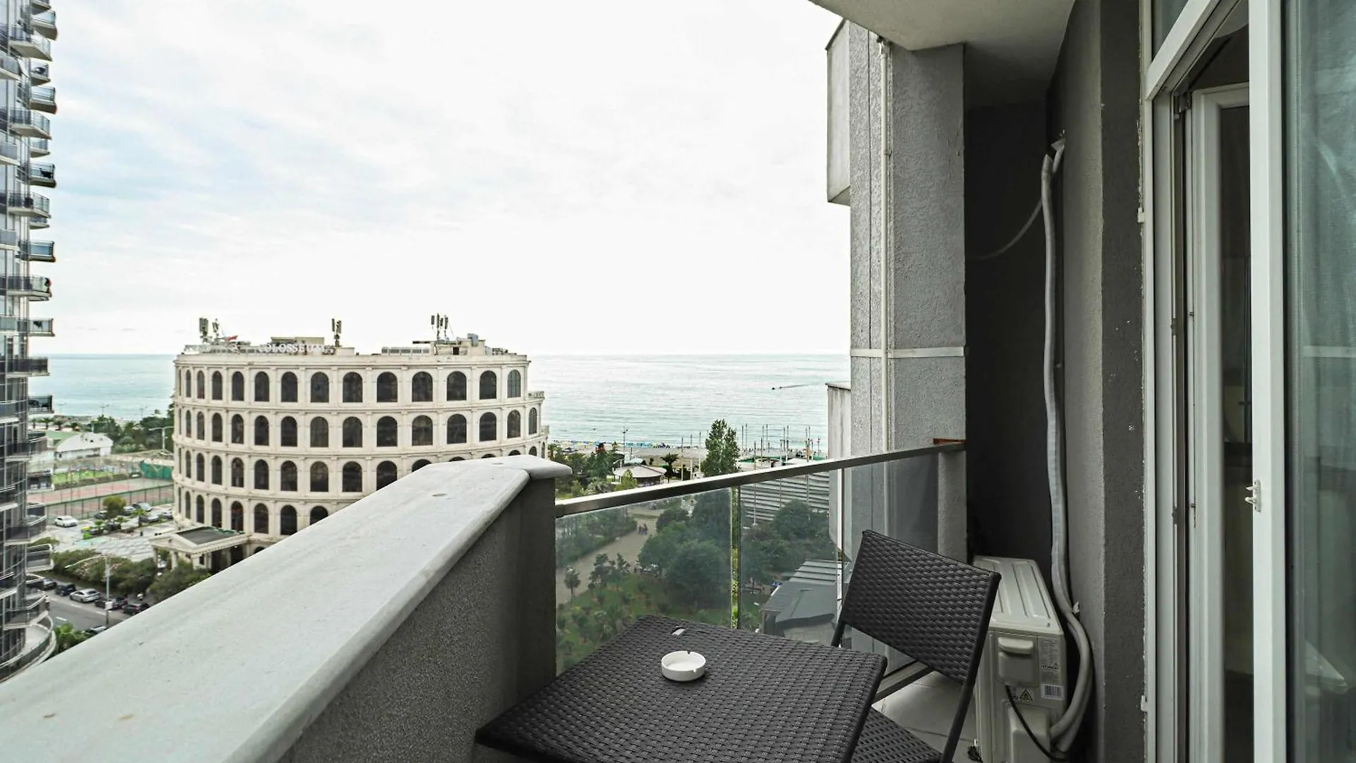 Cozy Apt In New Batumi 0*,